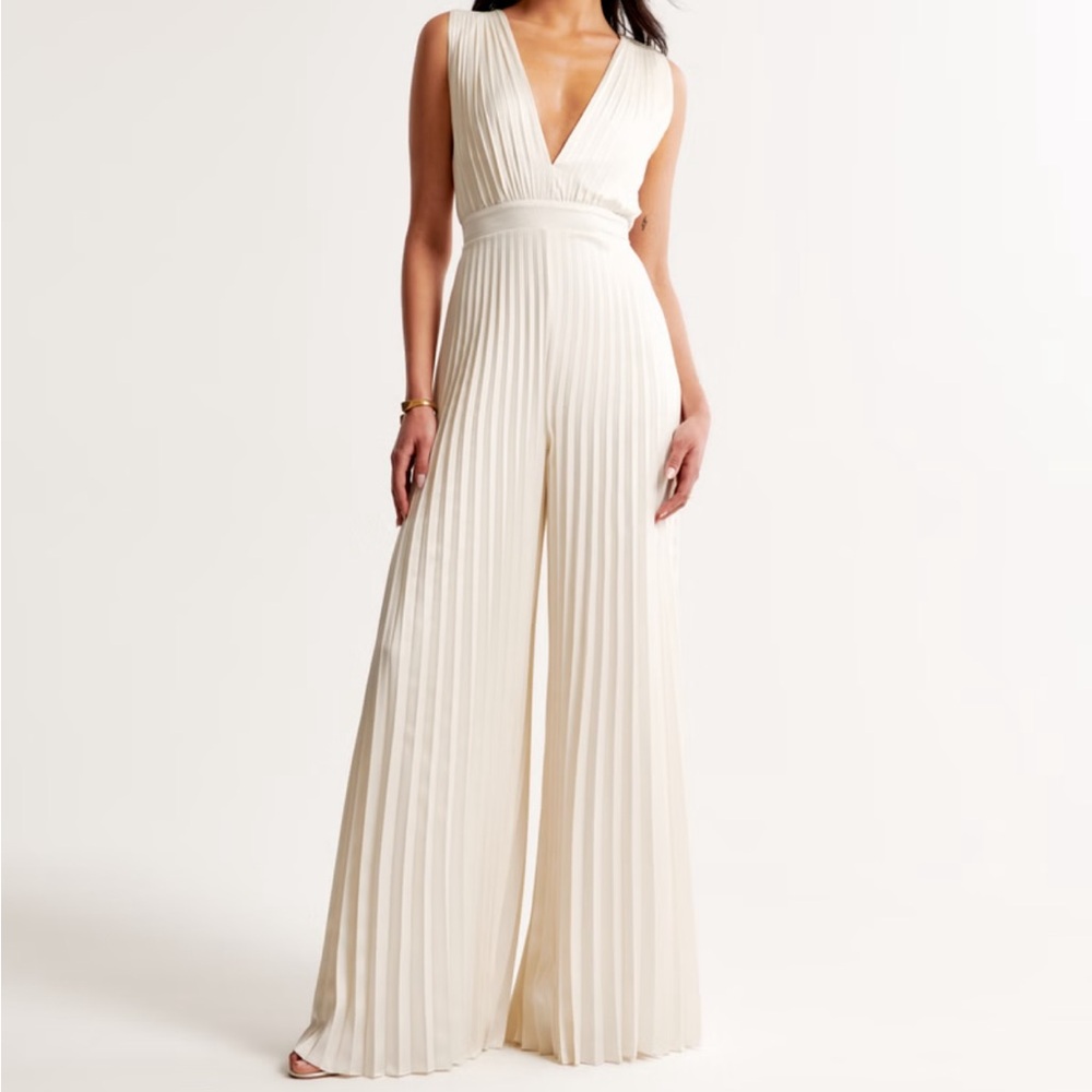 Abercrombie & Fitch pleated jumpsuit
